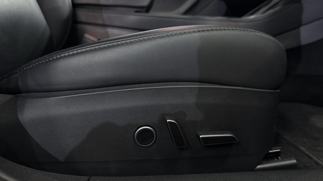 2022 Tesla Model 3 Rear-wheel Drive, Automatic, 43842 km, Drivers Side Adjustment Panel