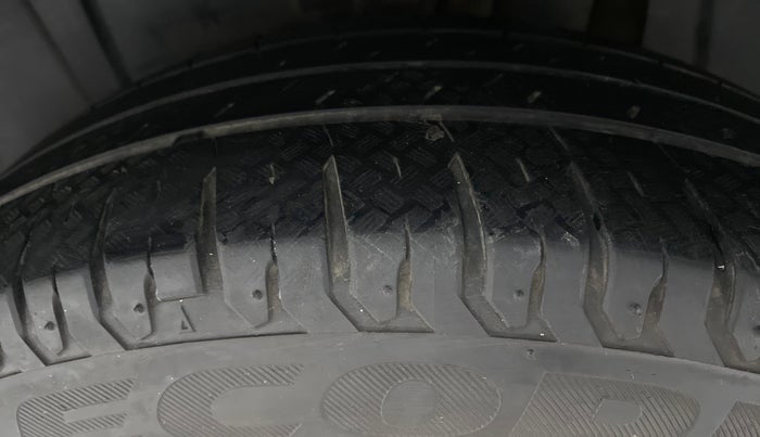 2019 Maruti XL6 ALPHA SHVS  MT, Petrol, Manual, 33,070 km, Left Rear Tyre Tread