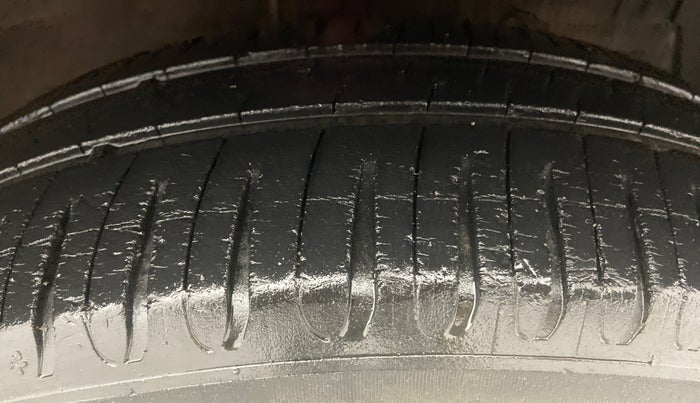 2014 Maruti Swift Dzire VDI BS IV, Diesel, Manual, 80,868 km, Right Front Tyre Tread