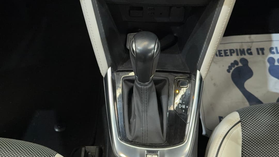 2017 Mazda Mazda2 Gt, Automatic, 64844 km, Gear Lever 