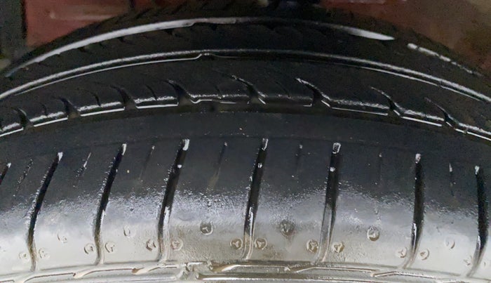 2013 Maruti Swift ZXI D, Petrol, Manual, 23,924 km, Left Front Tyre Tread