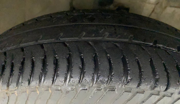 2011 Maruti Swift Dzire VXI, Petrol, Manual, 51,005 km, Right Front Tyre Tread