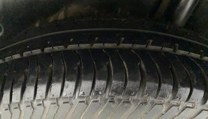 2011 Maruti Swift Dzire VXI, Petrol, Manual, 51,005 km, Left Rear Tyre Tread