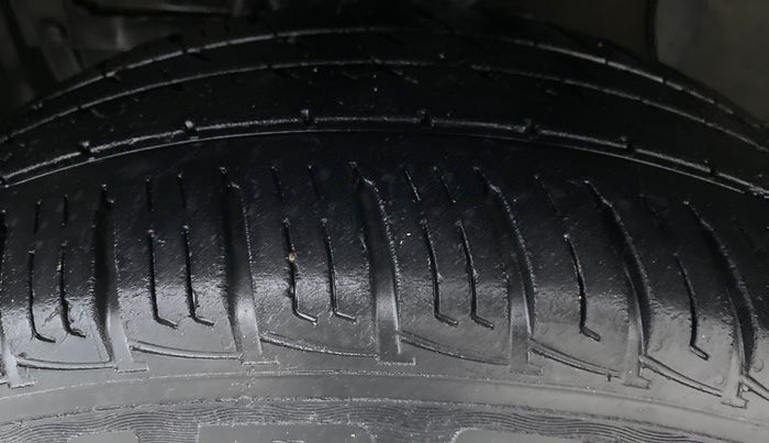 2016 Maruti Vitara Brezza LDI OPT, Diesel, Manual, 30,501 km, Left Front Tyre Tread