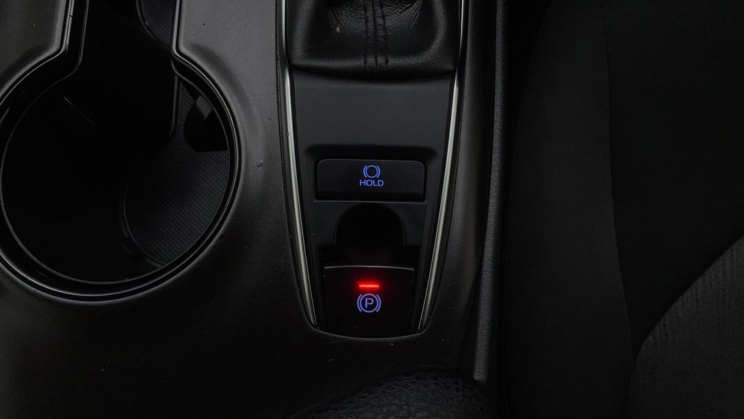 2022 Toyota Camry Ascent, Automatic, 67234 km, Handbrake