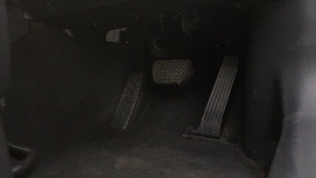 2022 Toyota Camry Ascent, Automatic, 67234 km, Pedals and Footmat