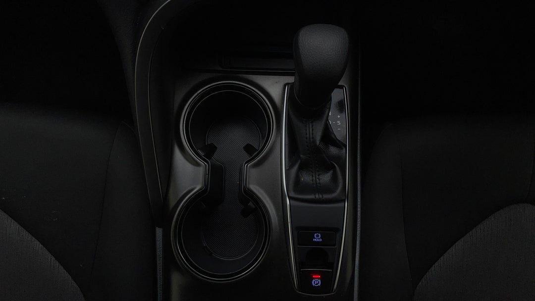 2022 Toyota Camry Ascent, Automatic, 67234 km, Gear Lever 