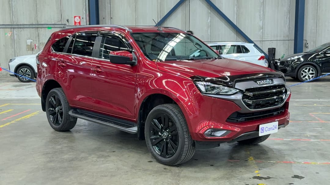 2023 Isuzu MU-X Ls-t (4x4), Automatic, 72468 km, Right Front Diagonal (45- Degree) View