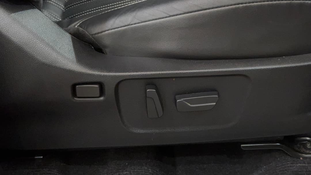 2023 Isuzu MU-X Ls-t (4x4), Automatic, 72468 km, Drivers Side Adjustment Panel