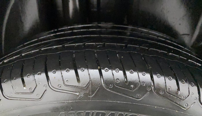 2018 Volkswagen Vento HIGHLINE PLUS 1.5 16 ALLOY, Diesel, Manual, 98,579 km, Right Rear Tyre Tread