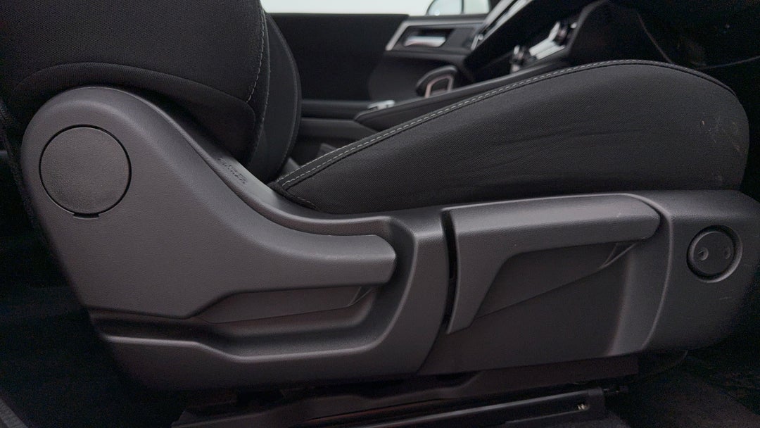 2024 Mitsubishi Outlander Es 7 Seat (2wd), Automatic, 46740 km, Drivers Side Adjustment Panel