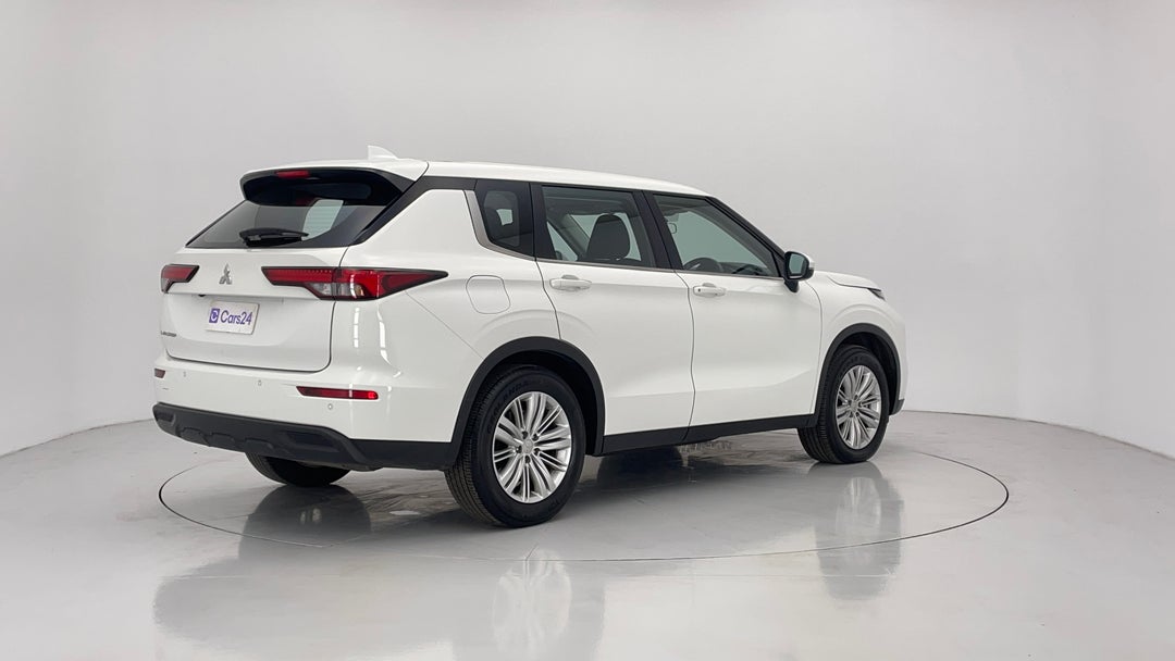2024 Mitsubishi Outlander Es 7 Seat (2wd), Automatic, 46740 km, Right Back Diagonal (45- Degree) View