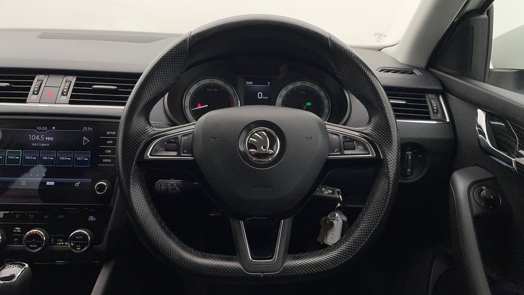 2018 SKODA Octavia 110 Tsi, Automatic, 129661 km, Steering Wheel Close-up