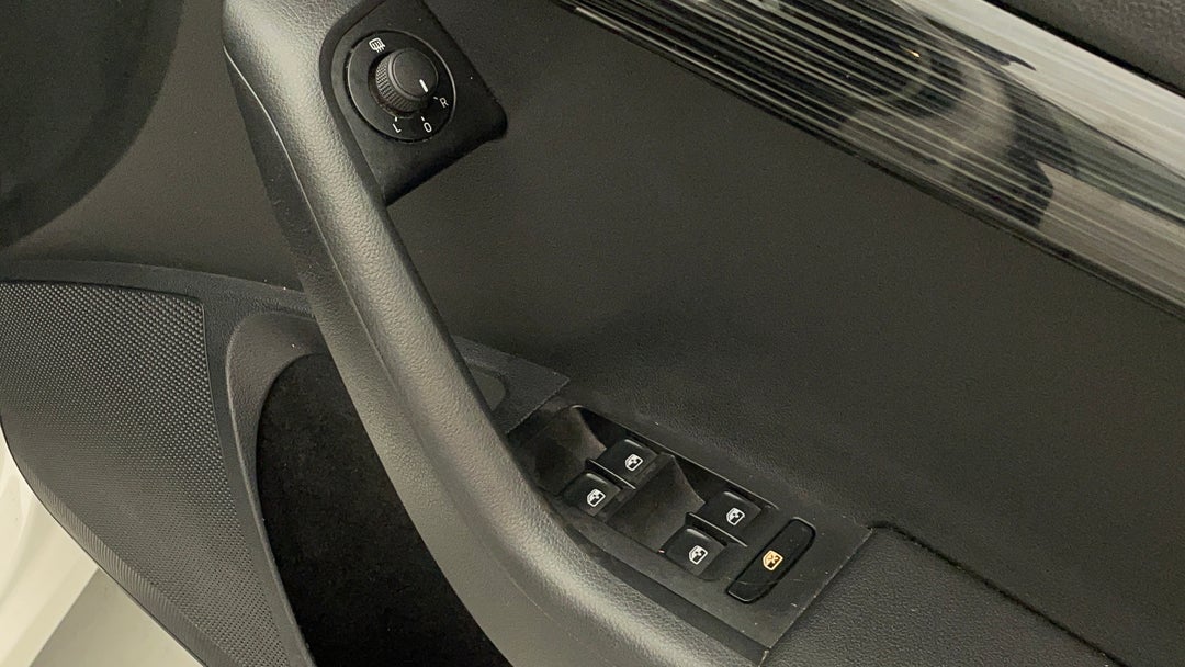 2018 SKODA Octavia 110 Tsi, Automatic, 129661 km, Drivers Side Door Panel Controls