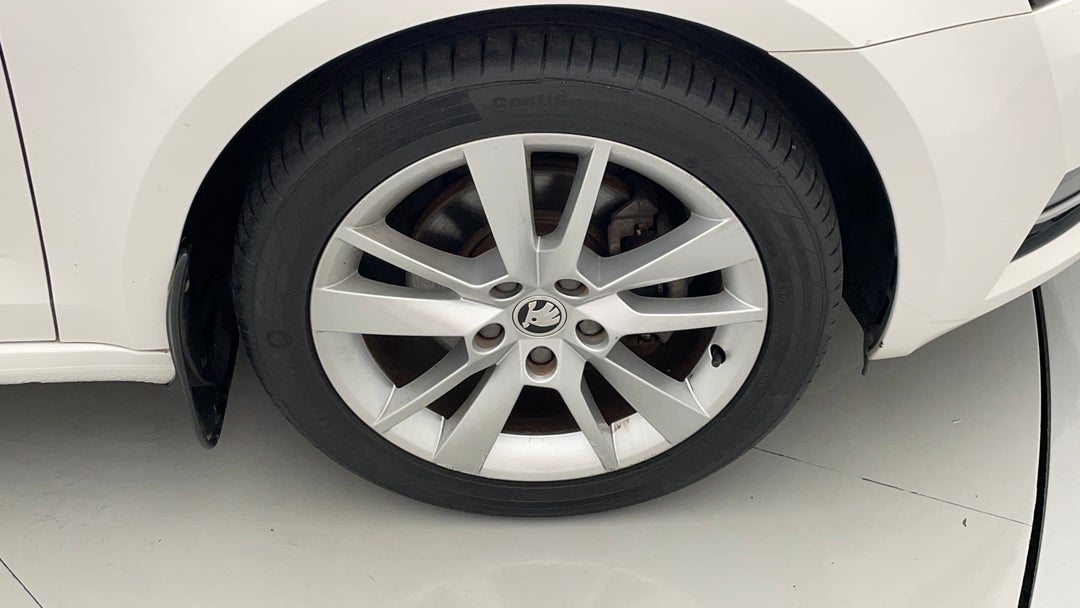 2018 SKODA Octavia 110 Tsi, Automatic, 129661 km, Right Front Wheel