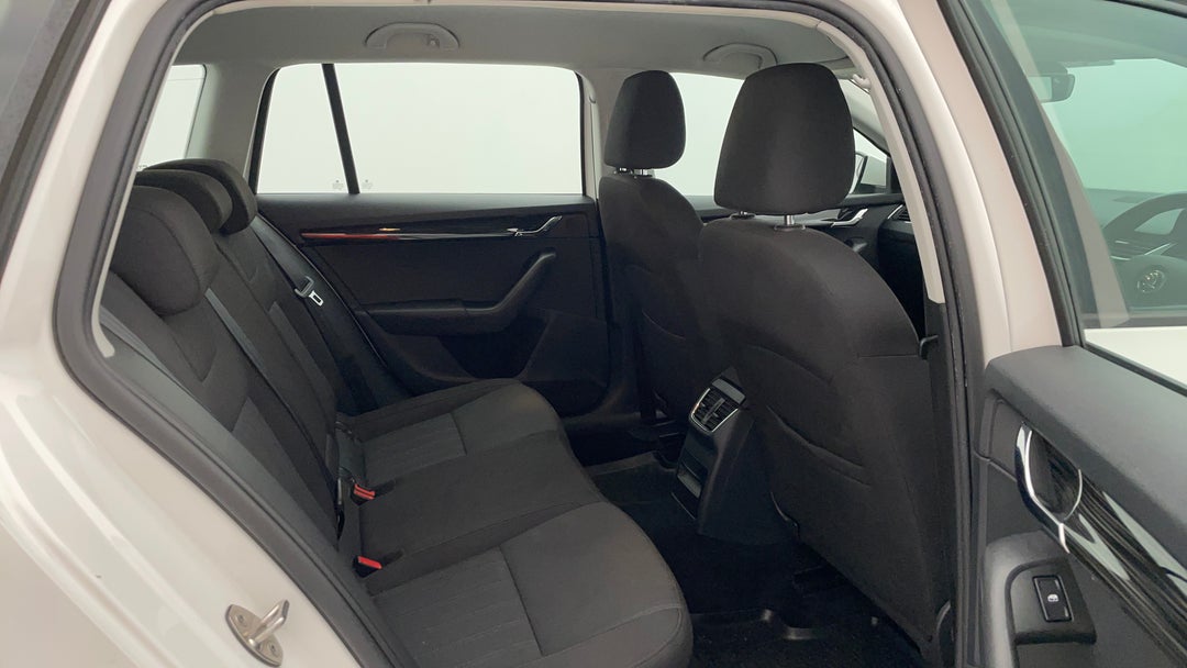 2018 SKODA Octavia 110 Tsi, Automatic, 129661 km, Right Side Rear Door Cabin View