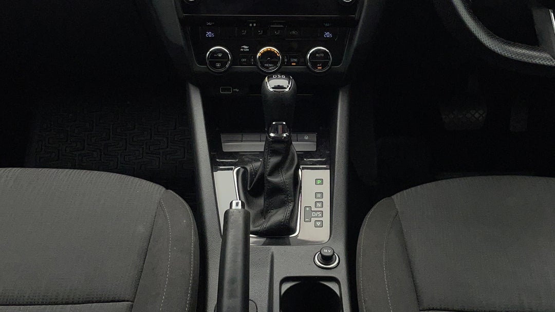 2018 SKODA Octavia 110 Tsi, Automatic, 129661 km, Gear Lever 