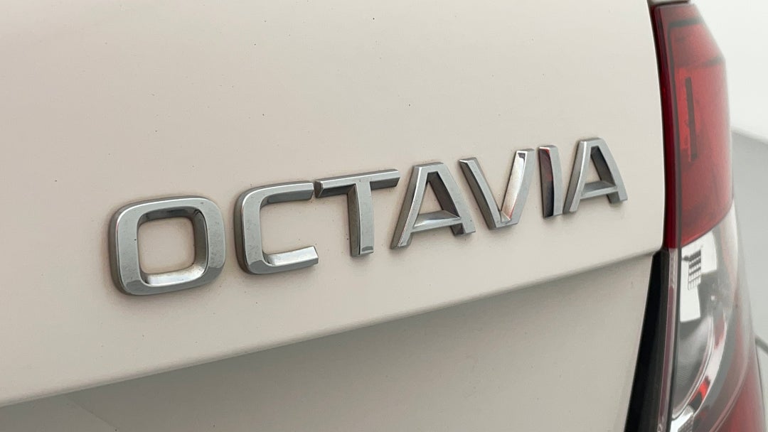 2018 SKODA Octavia 110 Tsi, Automatic, 129661 km, Badge (Boot Right Side)