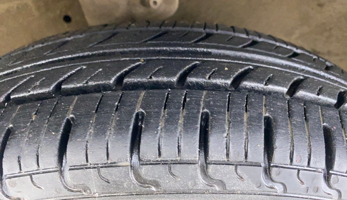 2015 Maruti Celerio LXI d, Petrol, Manual, 50,555 km, Left Front Tyre Tread