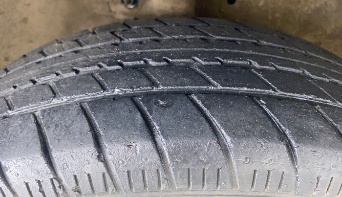 2015 Maruti Celerio LXI d, Petrol, Manual, 50,555 km, Right Front Tyre Tread