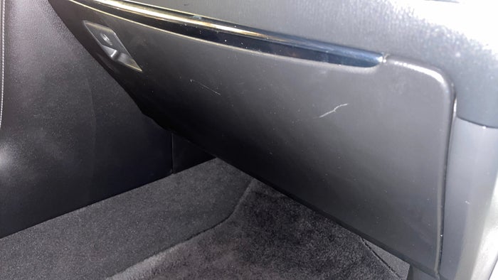 NISSAN PATROL-Dashboard Glove box Scratch
