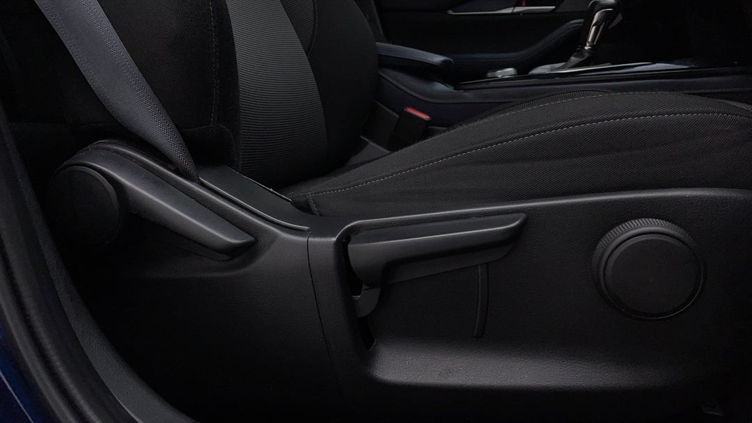 2022 Mazda CX-30 G20 Evolve (fwd), Automatic, 38406 km, Drivers Side Adjustment Panel