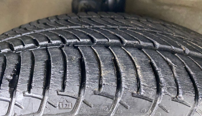 2015 Maruti Celerio ZXI D, Petrol, Manual, 49,939 km, Right Front Tyre Tread