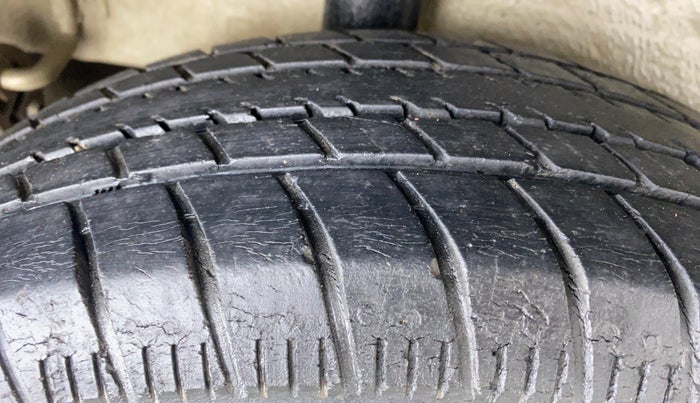 2015 Maruti Celerio ZXI D, Petrol, Manual, 49,939 km, Right Rear Tyre Tread
