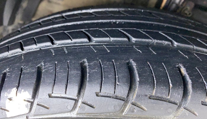 2014 Maruti Ciaz VXI, Petrol, Manual, 66,665 km, Left Front Tyre Tread