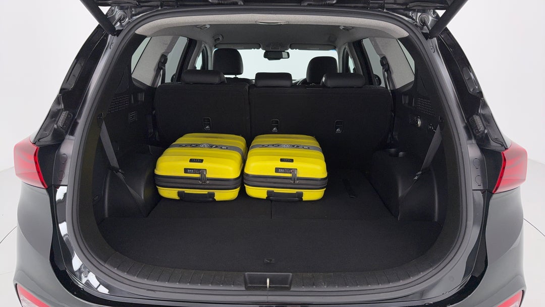 2019 Hyundai Santa Fe Elite Crdi (awd), Automatic, 163574 km, Boot Inside View with Luggage