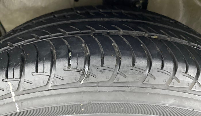 2017 Maruti Celerio ZXI D, Petrol, Manual, 7,310 km, Left Front Tyre Tread