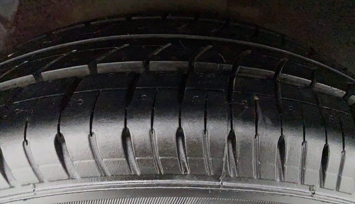 2011 Hyundai i20 SPORTZ 1.2 O, Petrol, Manual, 56,373 km, Right Front Tyre Tread