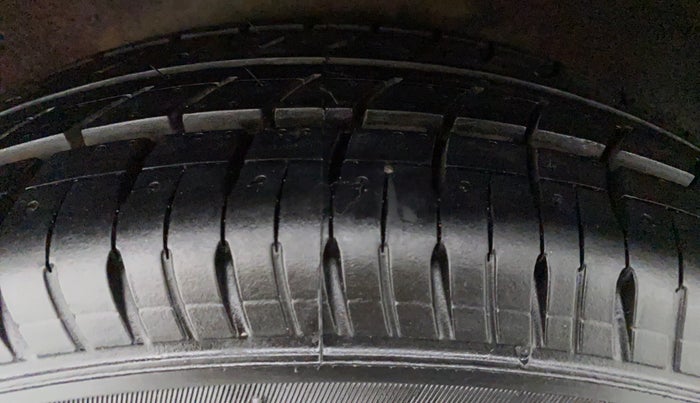 2011 Hyundai i20 SPORTZ 1.2 O, Petrol, Manual, 56,373 km, Right Rear Tyre Tread