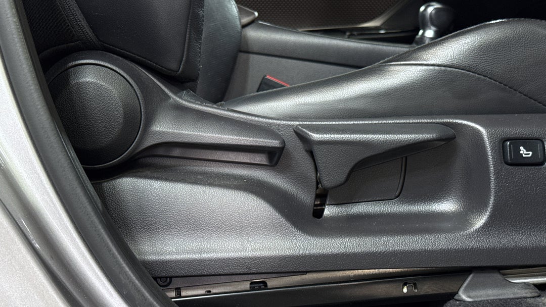 2017 Toyota C-HR Koba (AWD), Automatic, 107892 km, Drivers Side Adjustment Panel