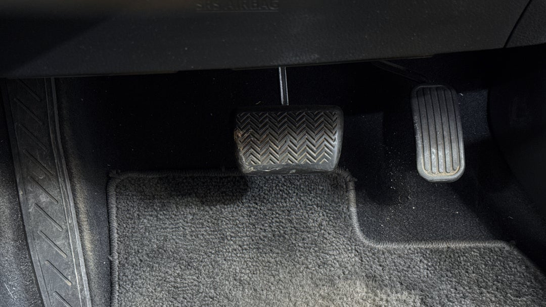 2017 Toyota C-HR Koba (AWD), Automatic, 107892 km, Pedals and Footmat