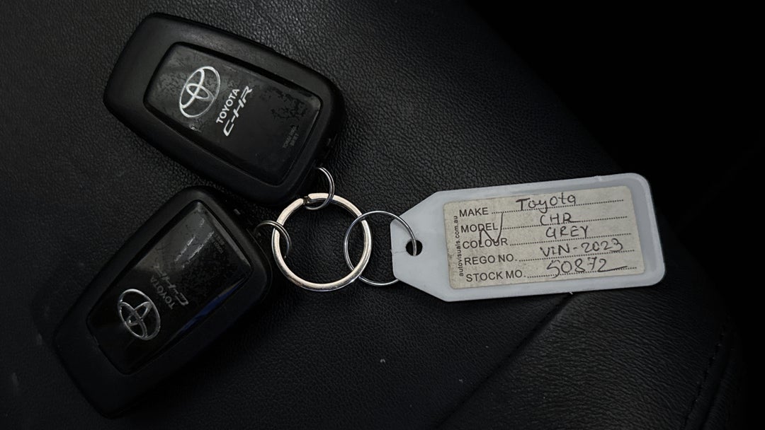 2017 Toyota C-HR Koba (AWD), Automatic, 107892 km, Key Close-up