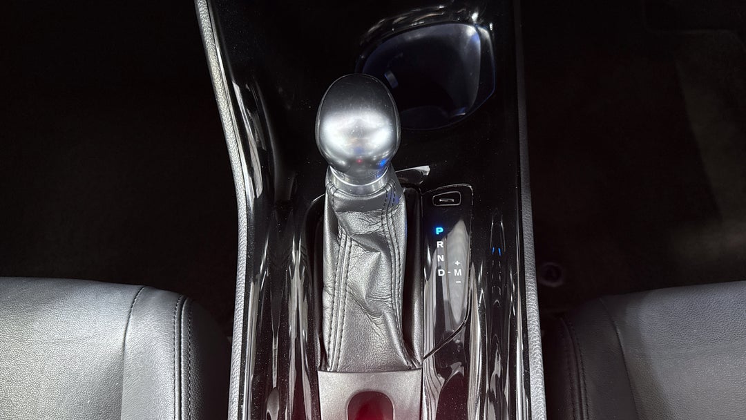 2017 Toyota C-HR Koba (AWD), Automatic, 107892 km, Gear Lever 