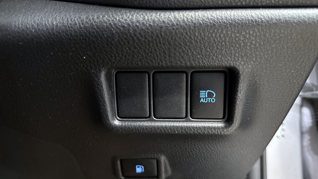 2017 Toyota C-HR Koba (AWD), Automatic, 107892 km, Utility Switches/Buttons