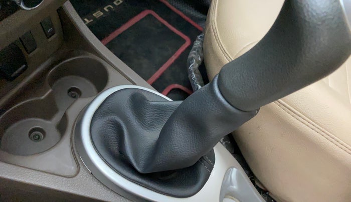 2017 Renault Duster RXL 1.6 PETROL, Petrol, Manual, 47,519 km, Gear lever - Boot Cover minor damage
