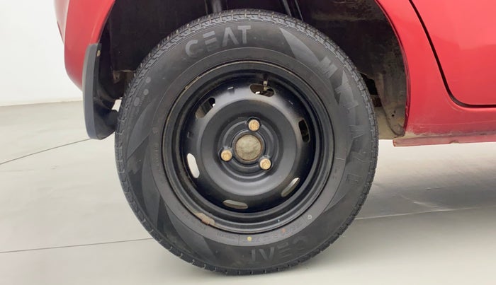 2016 Datsun Redi Go T, Petrol, Manual, 22,154 km, Right Rear Wheel
