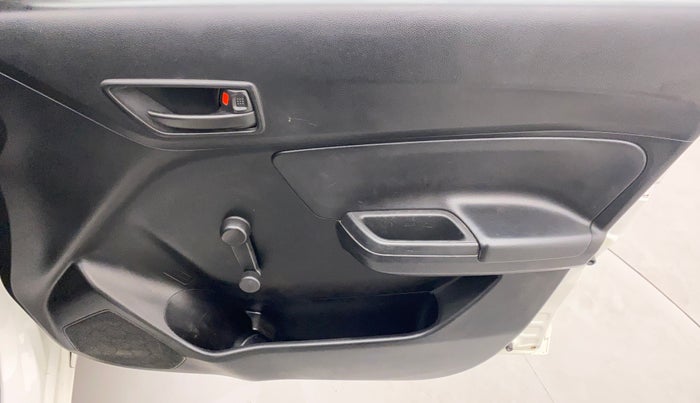 2020 Maruti Swift LXI, Petrol, Manual, 26,600 km, Driver Side Door Panels Control
