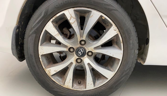 2013 Hyundai Verna FLUIDIC 1.6 CRDI SX, Diesel, Manual, 46,079 km, Right rear tyre - Minor scratches