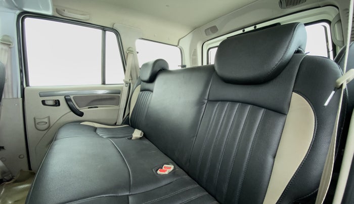 2015 Mahindra Scorpio S6 PLUS, Diesel, Manual, 28,045 km, Right Side Rear Door Cabin