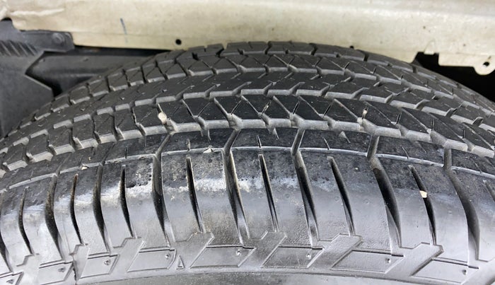 2015 Mahindra Scorpio S6 PLUS, Diesel, Manual, 28,045 km, Left Rear Tyre Tread