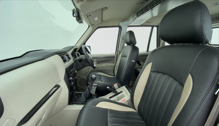 2015 Mahindra Scorpio S6 PLUS, Diesel, Manual, 28,045 km, Right Side Front Door Cabin