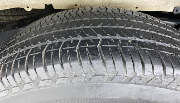 2015 Mahindra Scorpio S6 PLUS, Diesel, Manual, 28,045 km, Right Rear Tyre Tread