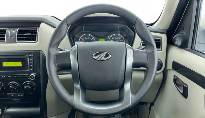 2015 Mahindra Scorpio S6 PLUS, Diesel, Manual, 28,045 km, Steering Wheel Close Up