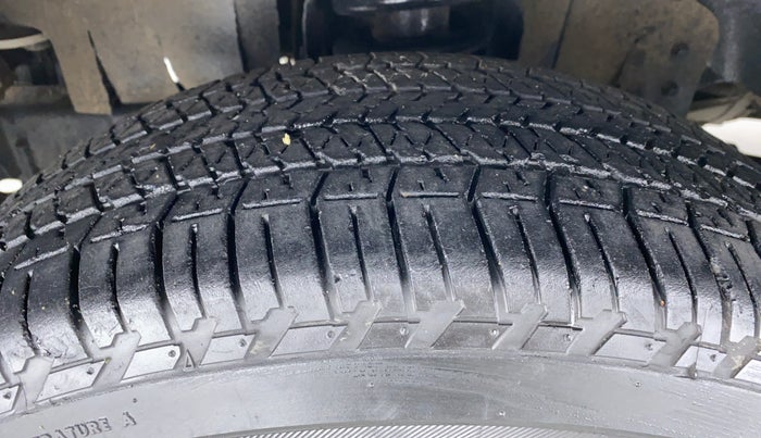 2015 Mahindra Scorpio S6 PLUS, Diesel, Manual, 28,045 km, Left Front Tyre Tread