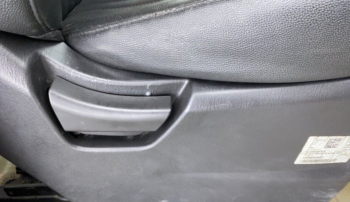 2015 Mahindra Scorpio S6 PLUS, Diesel, Manual, 28,045 km, Driver Side Adjustment Panel
