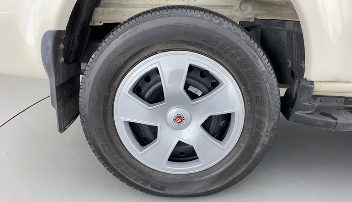 2015 Mahindra Scorpio S6 PLUS, Diesel, Manual, 28,045 km, Right Rear Wheel